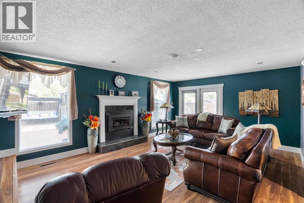 125 Whiteoak Garden, Fort McMurray