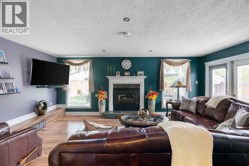 125 Whiteoak Garden, Fort McMurray