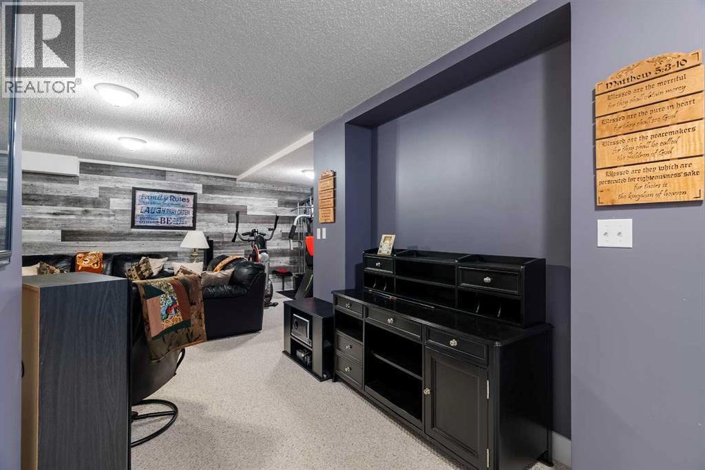 125 Whiteoak Garden, Fort McMurray