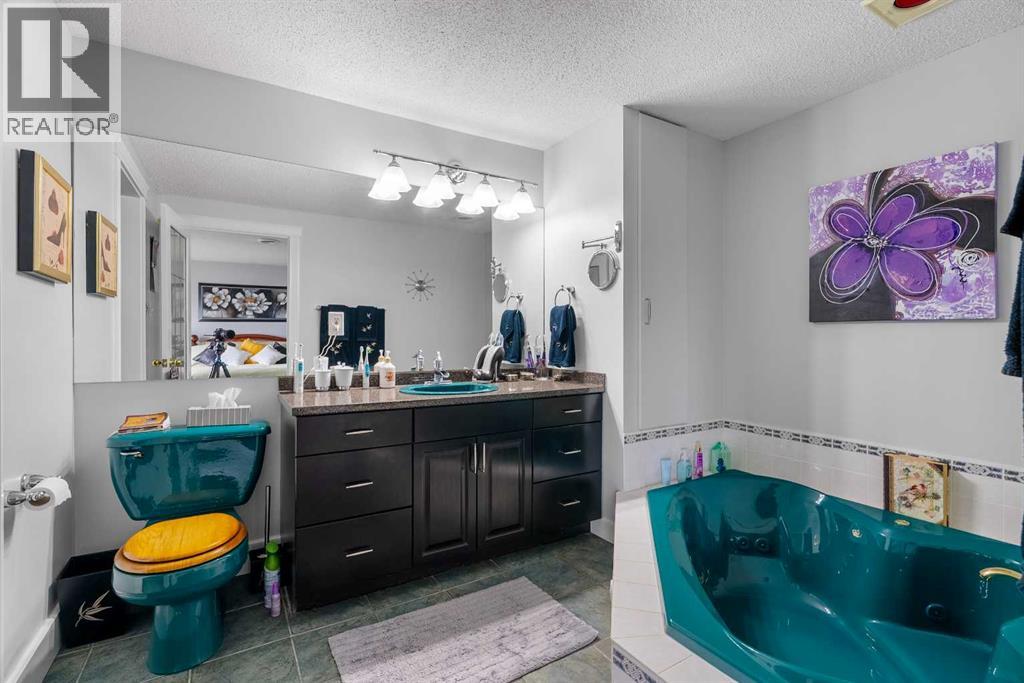 125 Whiteoak Garden, Fort McMurray