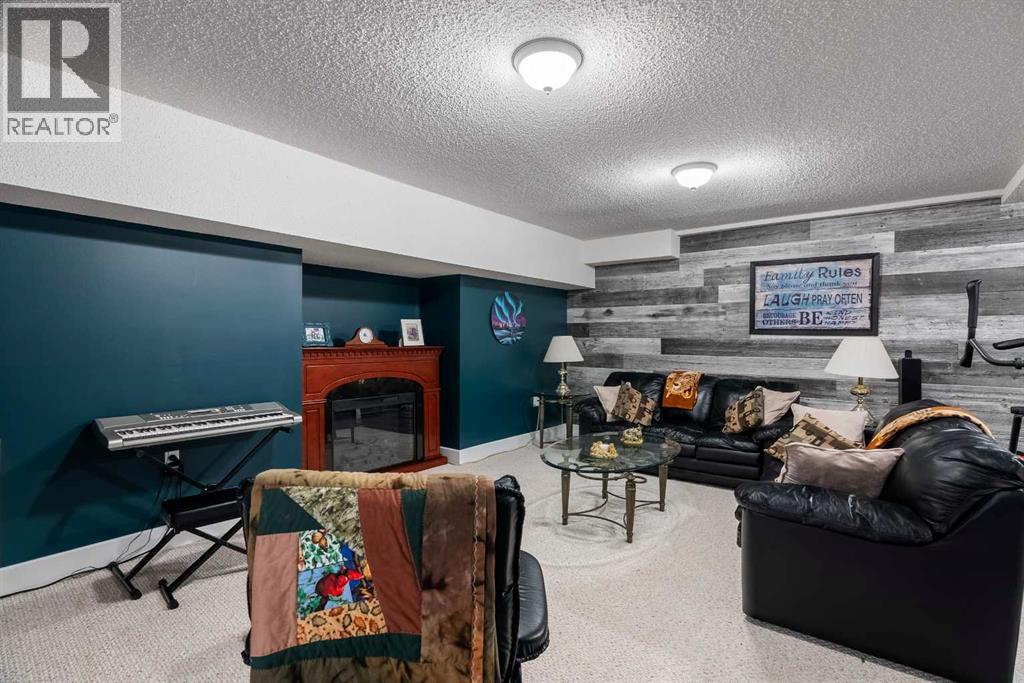125 Whiteoak Garden, Fort McMurray