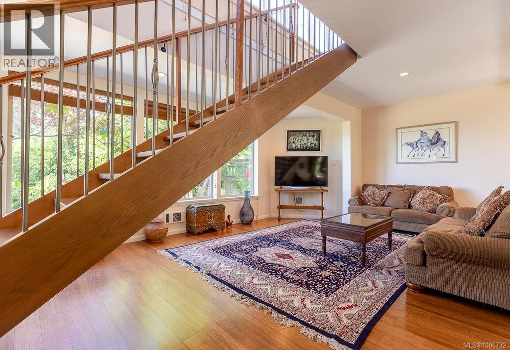 4572 Cordova Bay Rd, Saanich