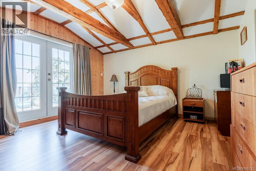 4572 Cordova Bay Rd, Saanich