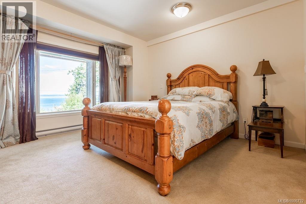 4572 Cordova Bay Rd, Saanich