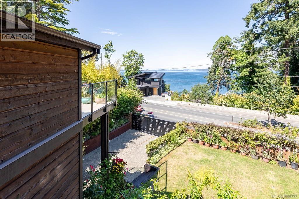 4572 Cordova Bay Rd, Saanich