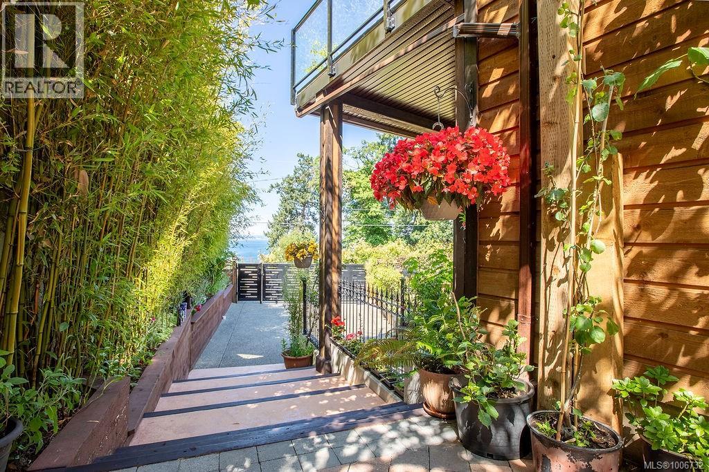4572 Cordova Bay Rd, Saanich
