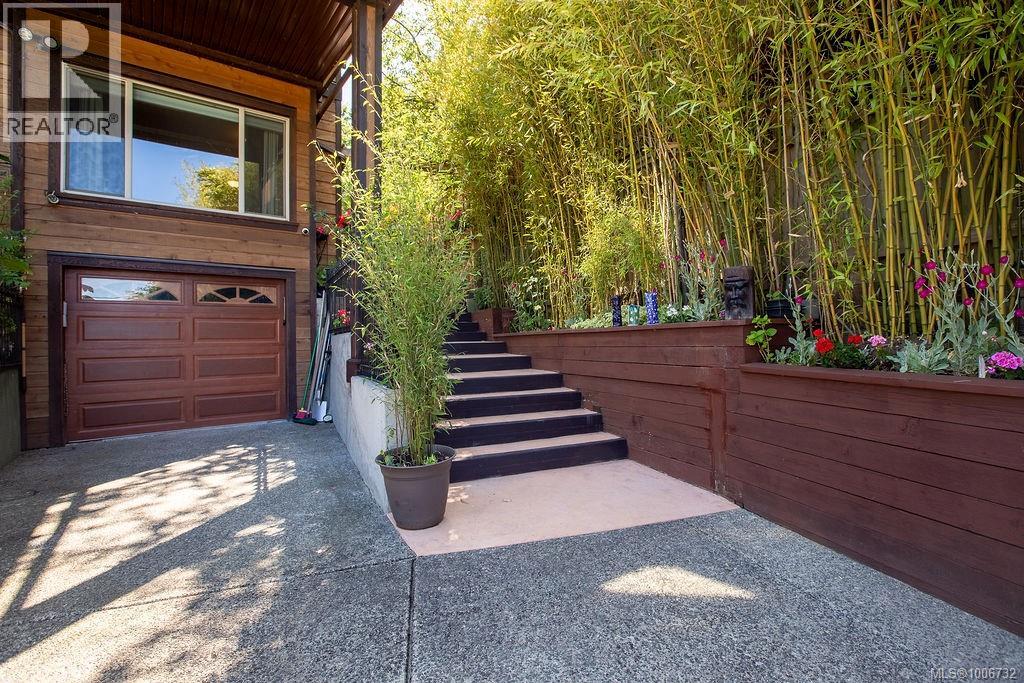 4572 Cordova Bay Rd, Saanich