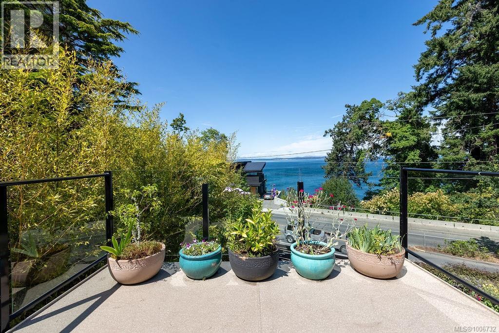 4572 Cordova Bay Rd, Saanich