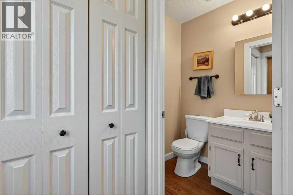 Photo 14 of 7 Strathearn Rise Sw, Calgary AB