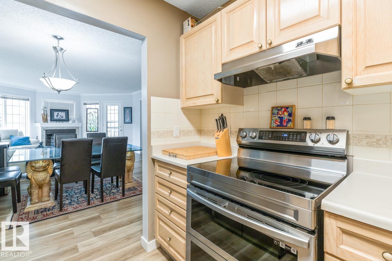 Photo 11 of 103 17151 94 A Av Nw, Edmonton AB