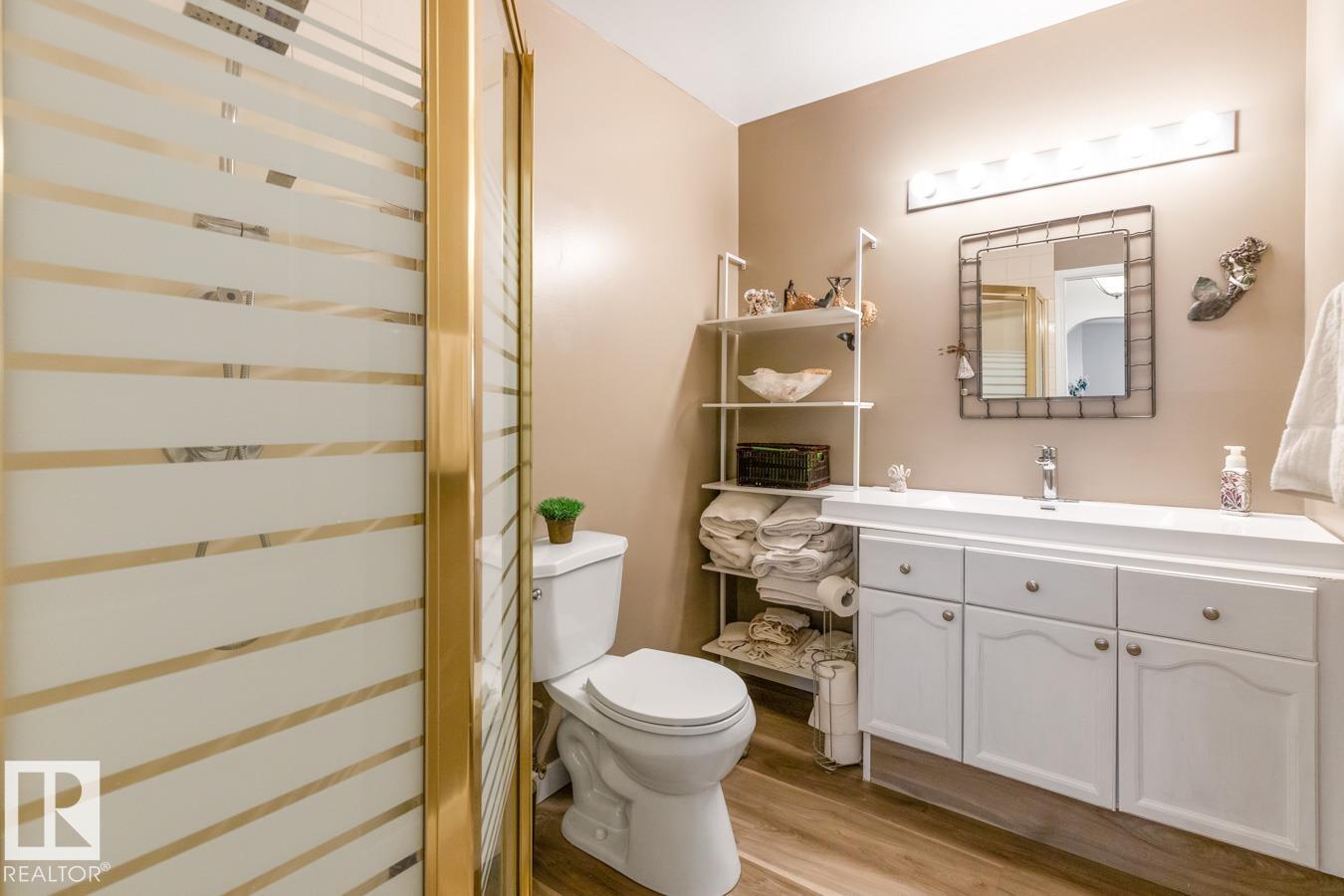 Photo 18 of 103 17151 94 A Av Nw, Edmonton AB