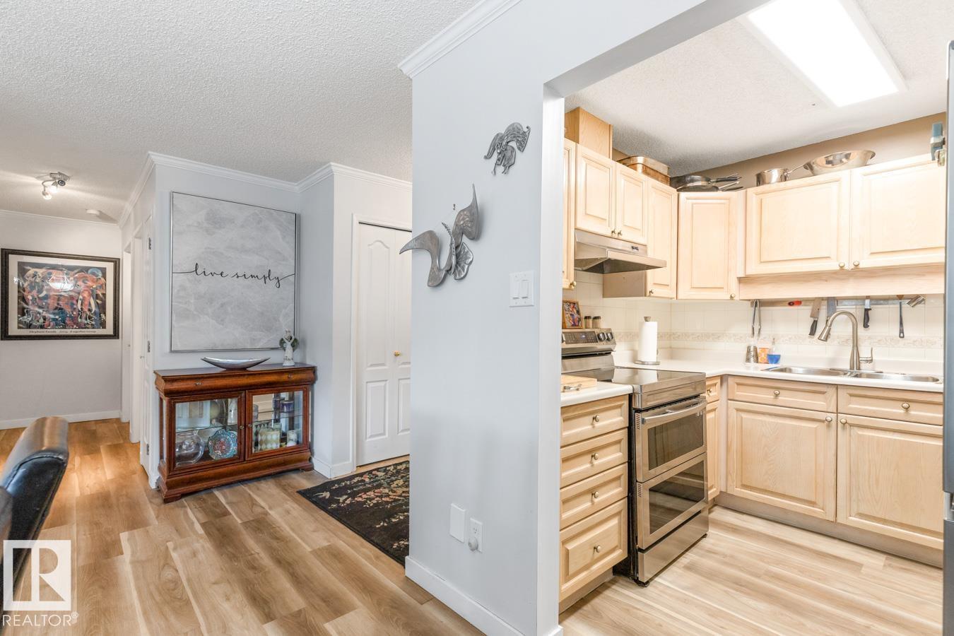 Photo 8 of 103 17151 94 A Av Nw, Edmonton AB