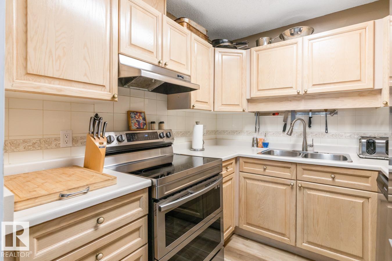 Photo 9 of 103 17151 94 A Av Nw, Edmonton AB
