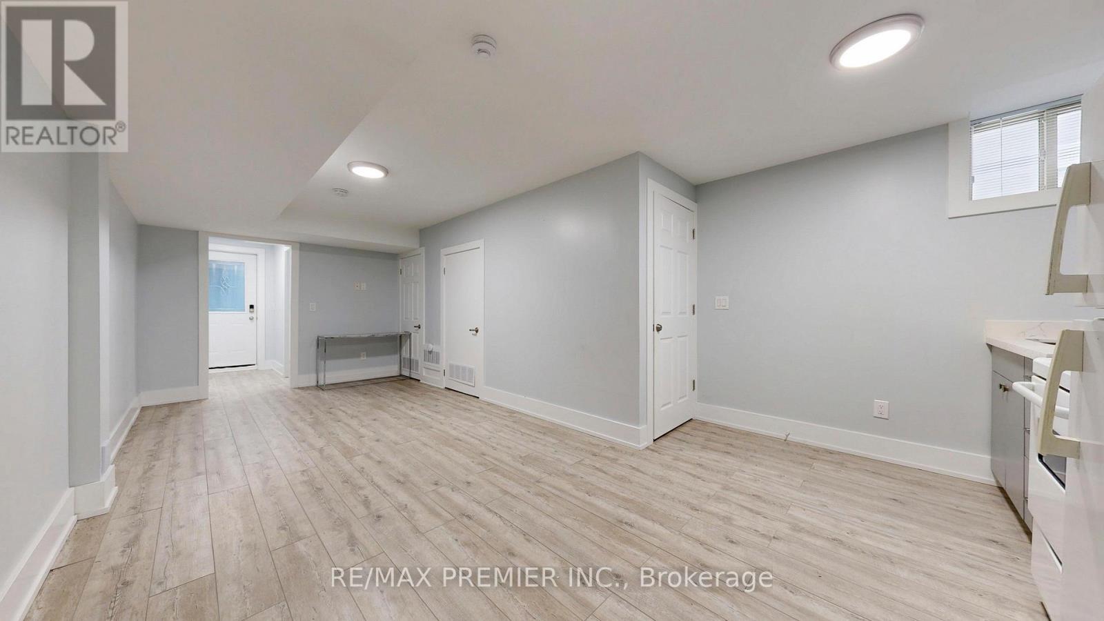Photo 11 of 32 Amherst Avenue, Toronto ON