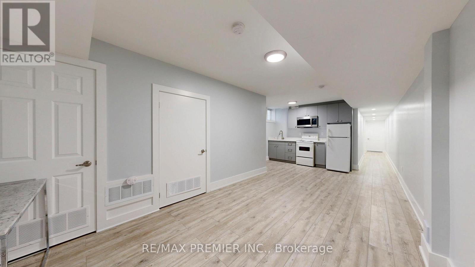 Photo 12 of 32 Amherst Avenue, Toronto ON