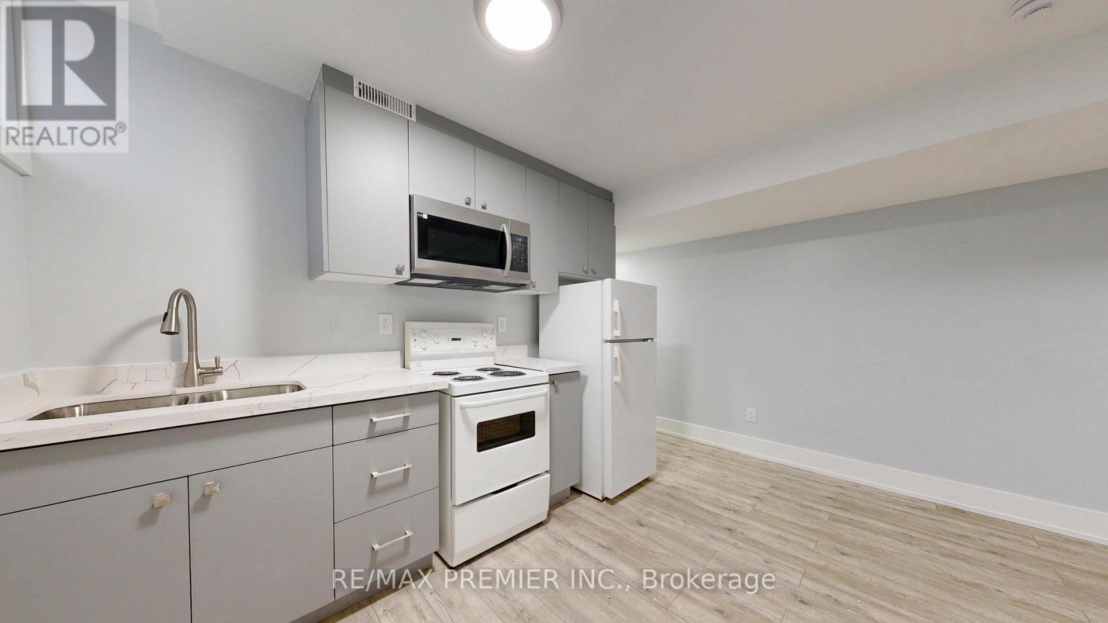 Photo 13 of 32 Amherst Avenue, Toronto ON