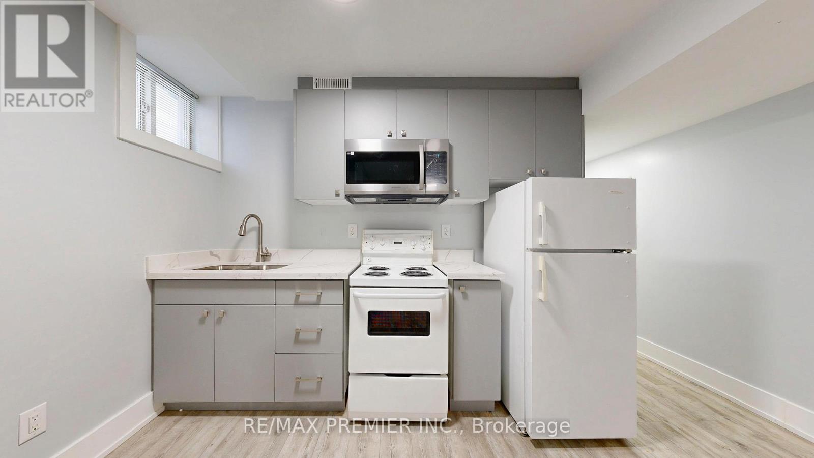 Photo 14 of 32 Amherst Avenue, Toronto ON