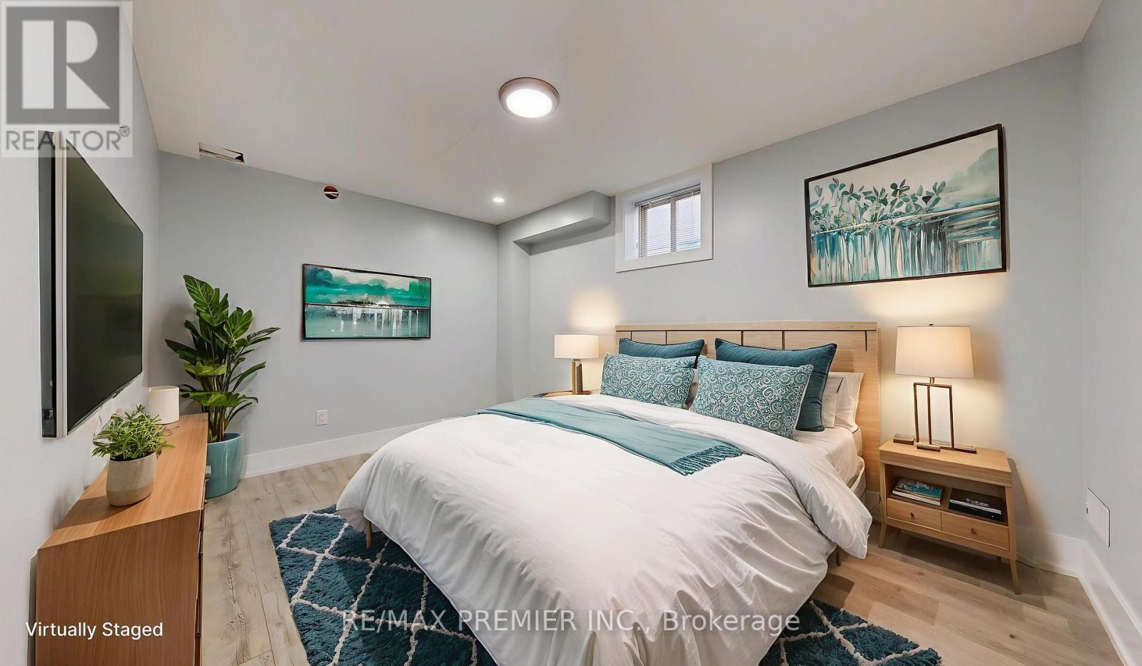 Photo 21 of 32 Amherst Avenue, Toronto ON