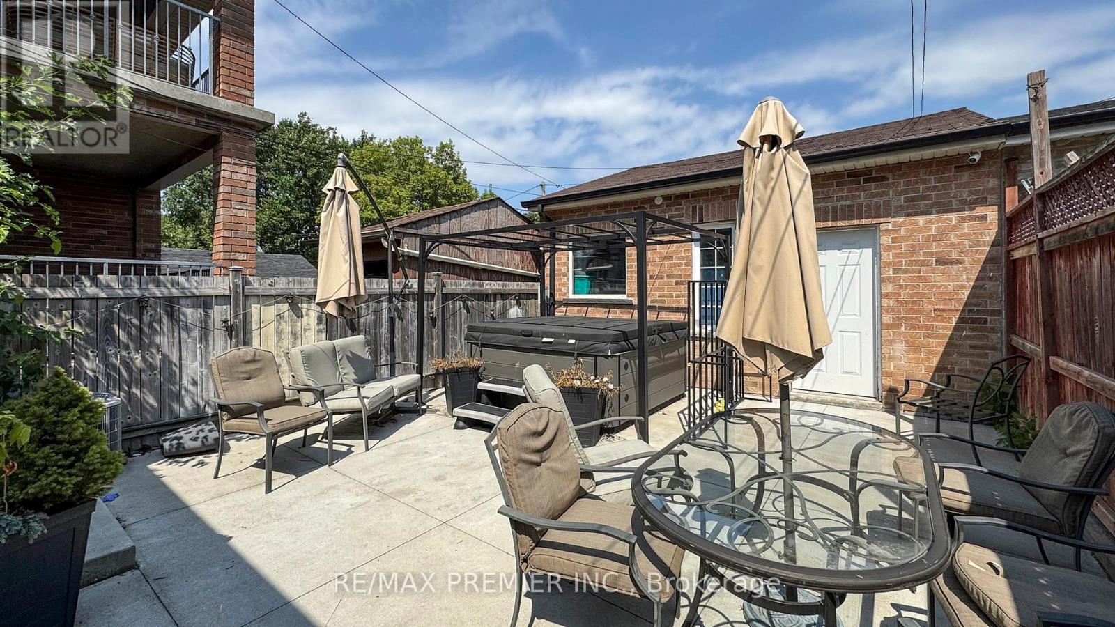 Photo 25 of 32 Amherst Avenue, Toronto ON
