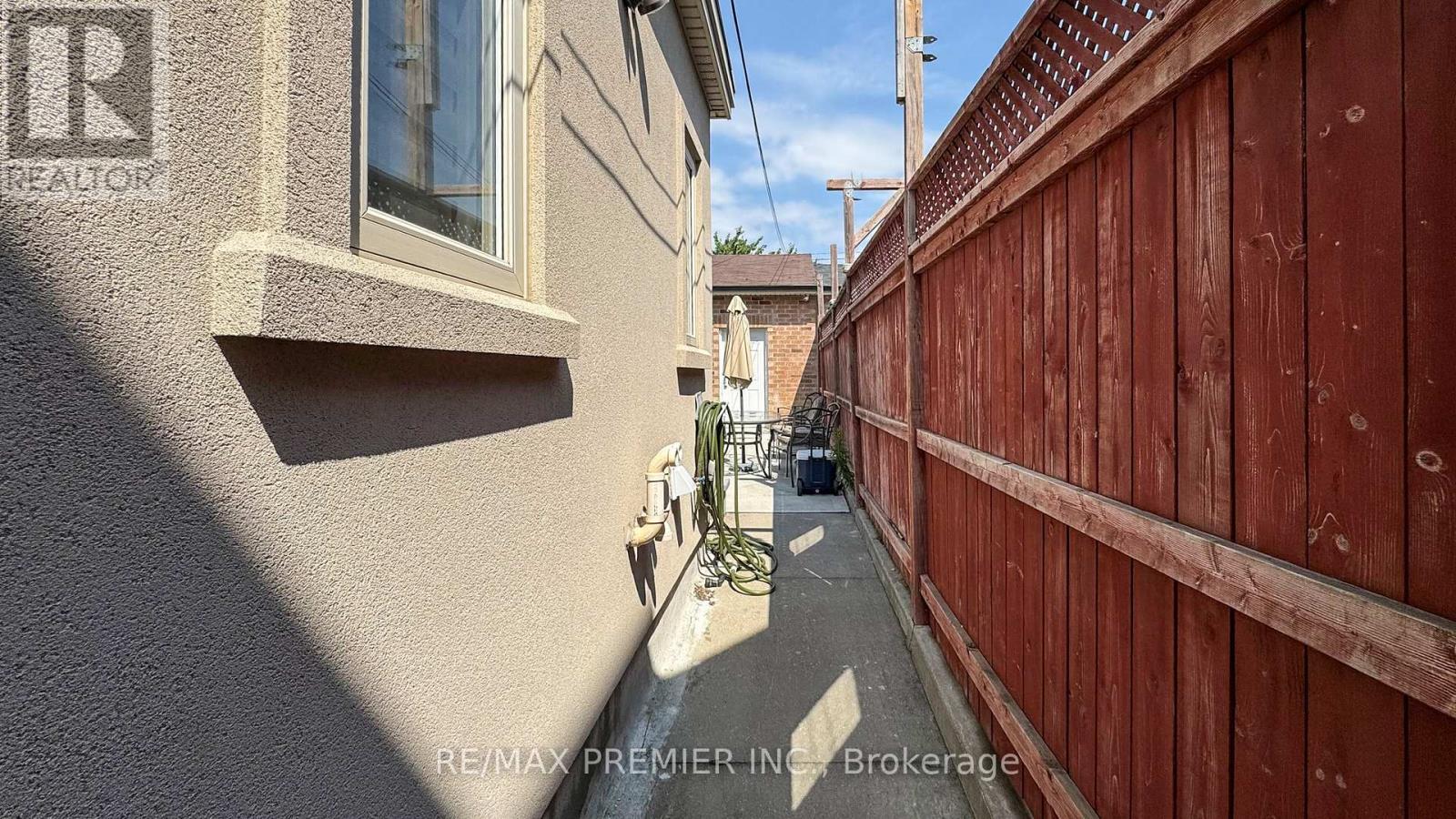 Photo 3 of 32 Amherst Avenue, Toronto ON