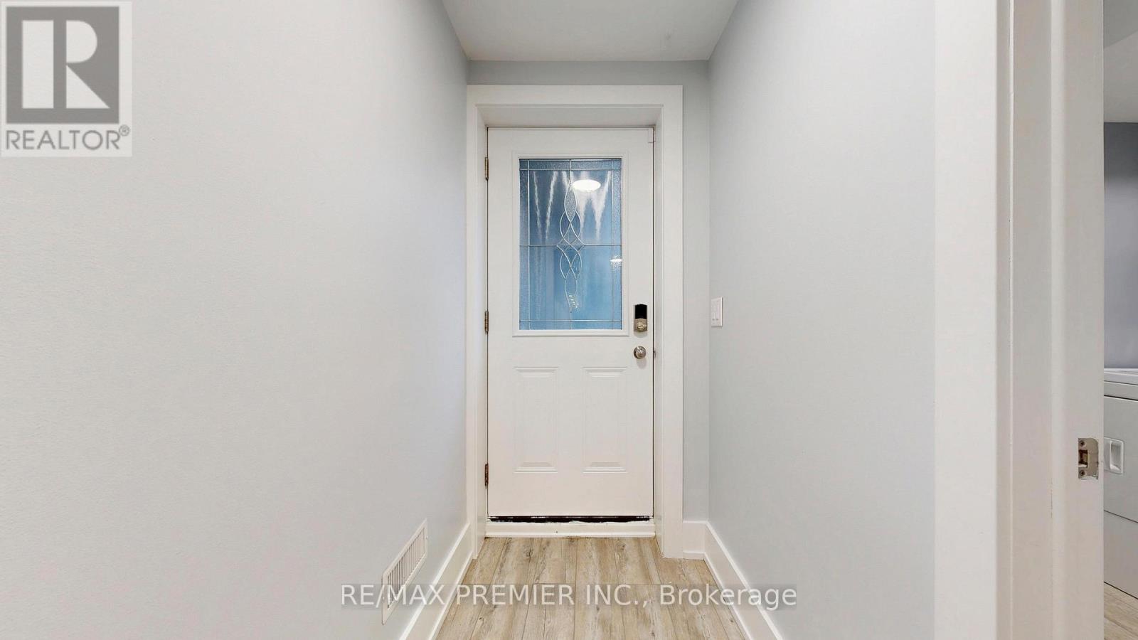 Photo 5 of 32 Amherst Avenue, Toronto ON