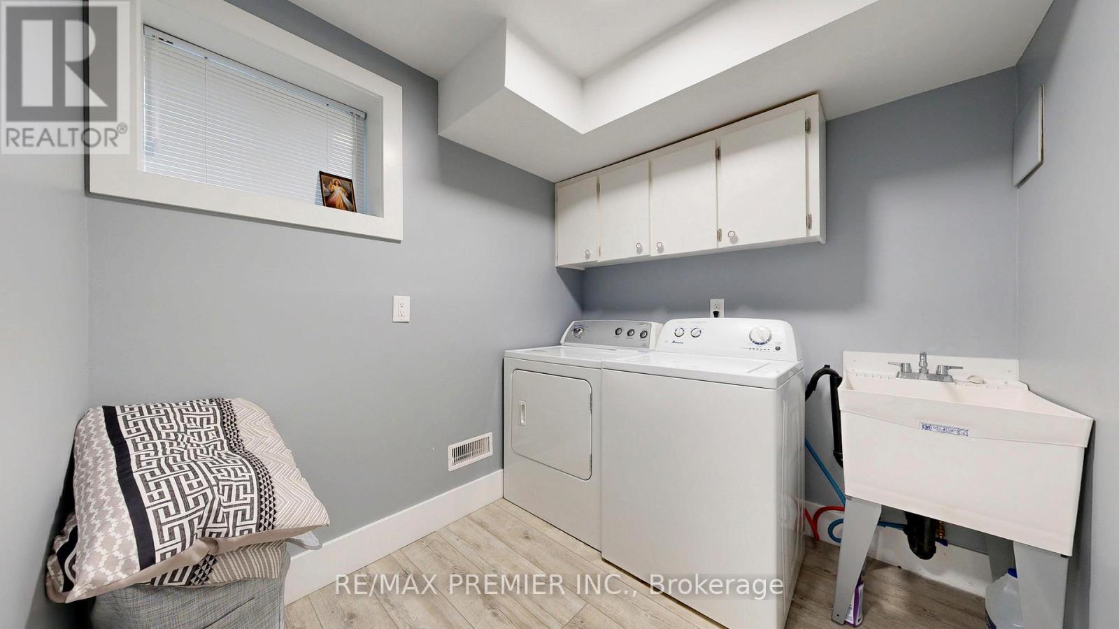 Photo 6 of 32 Amherst Avenue, Toronto ON