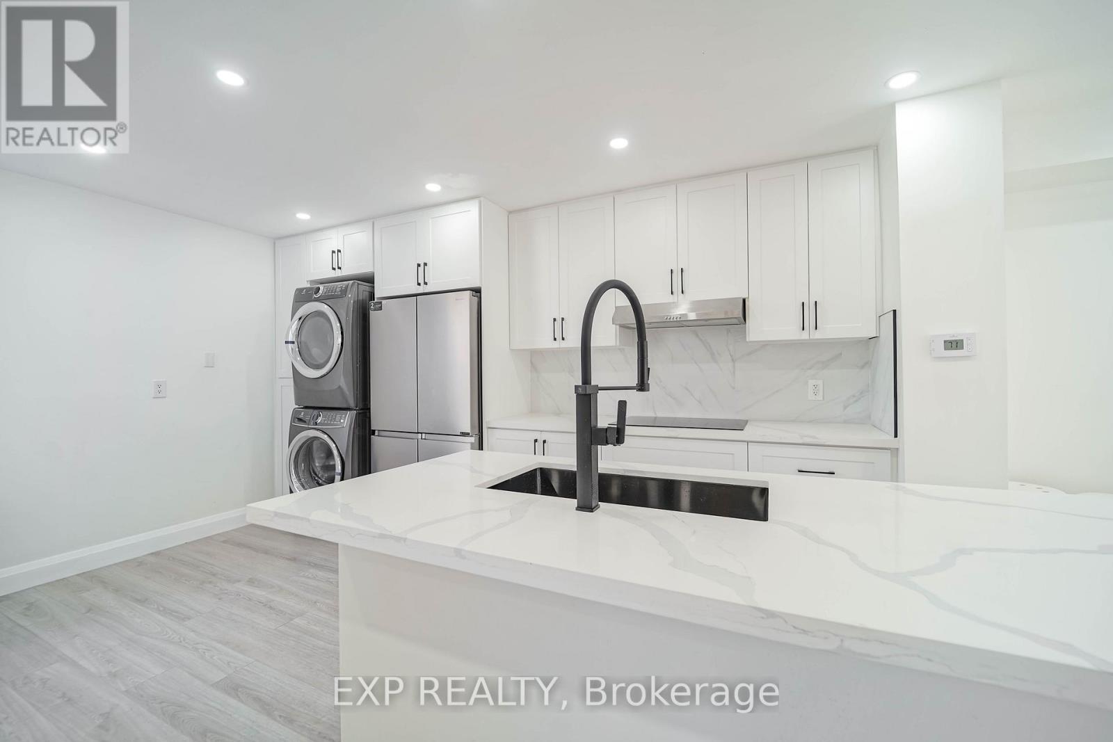Photo 13 of 25 Nabob Crescent, Toronto ON