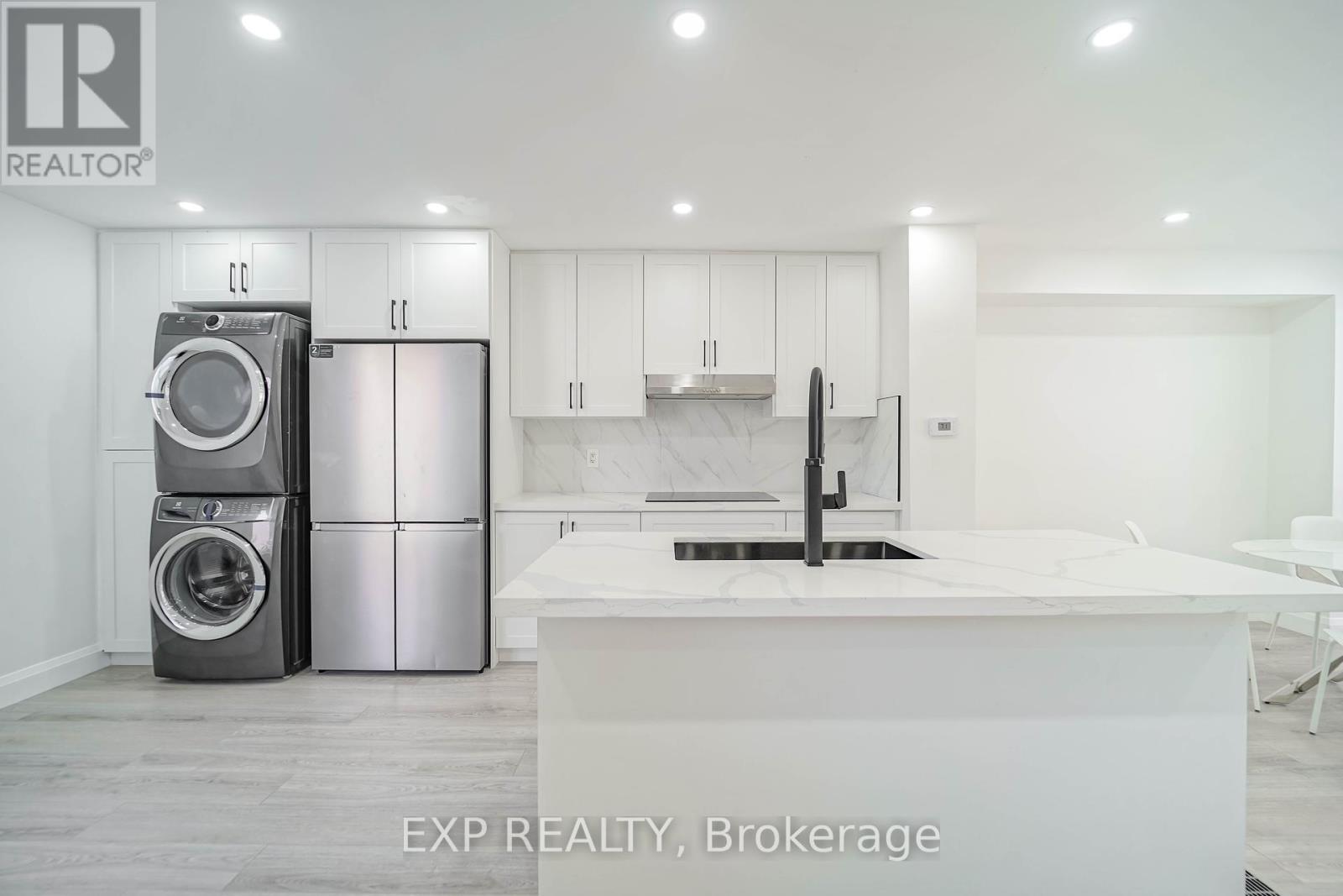 Photo 15 of 25 Nabob Crescent, Toronto ON