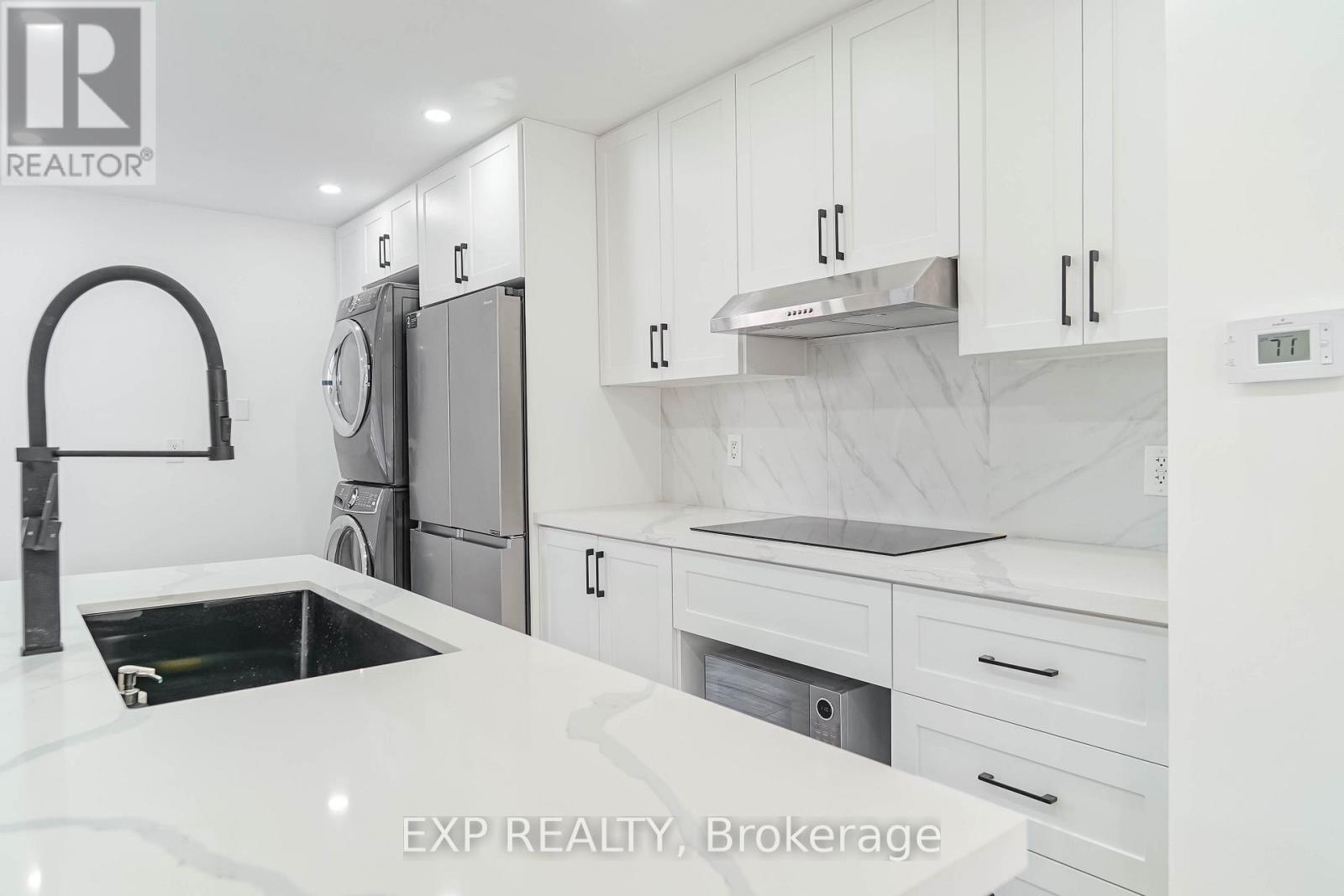 Photo 17 of 25 Nabob Crescent, Toronto ON