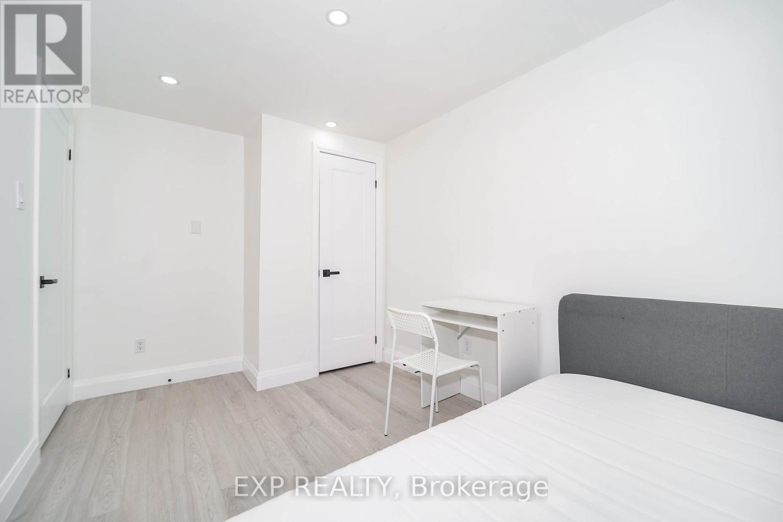 Photo 30 of 25 Nabob Crescent, Toronto ON