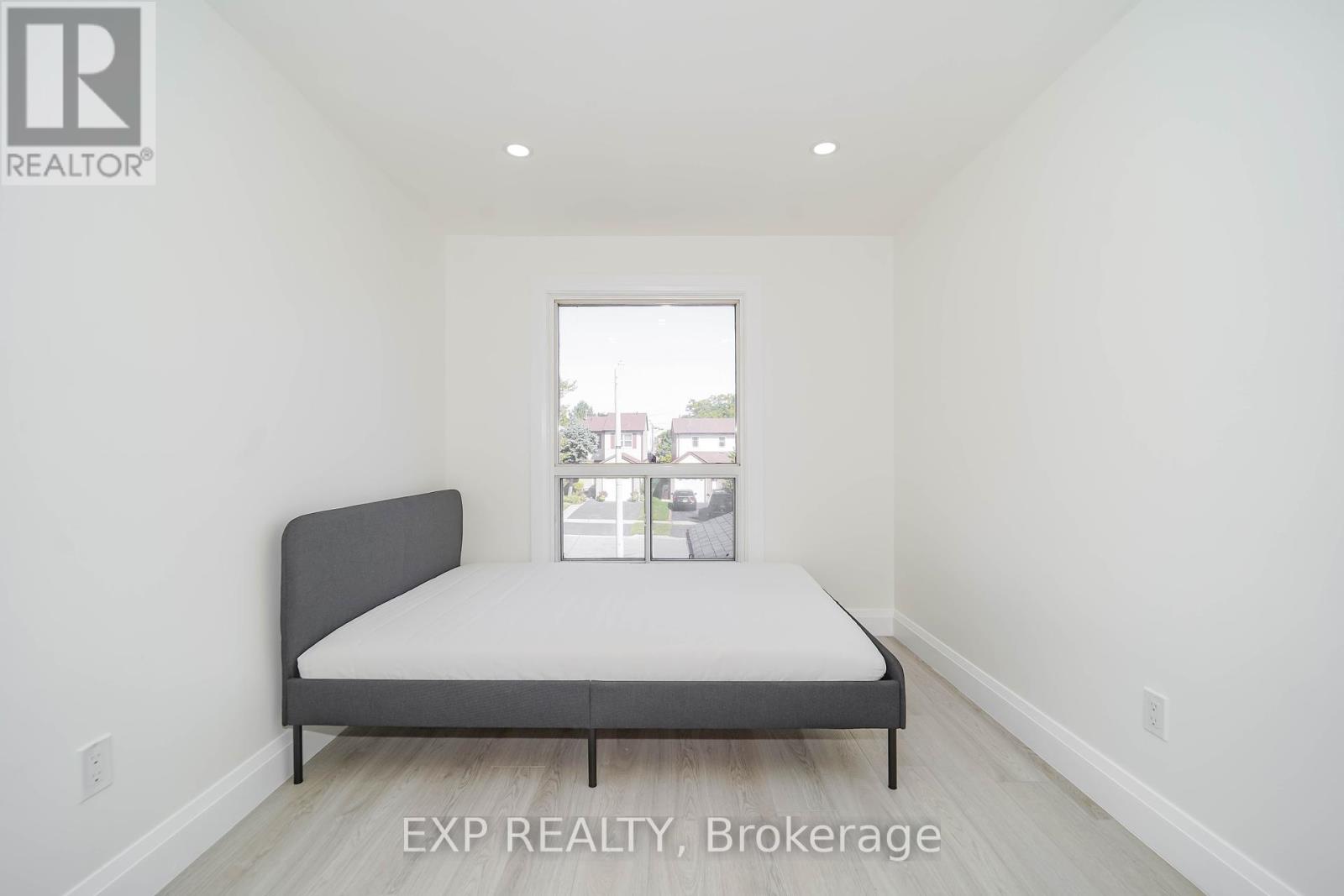 Photo 35 of 25 Nabob Crescent, Toronto ON