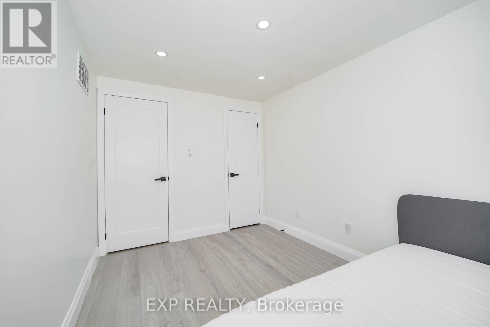 Photo 36 of 25 Nabob Crescent, Toronto ON