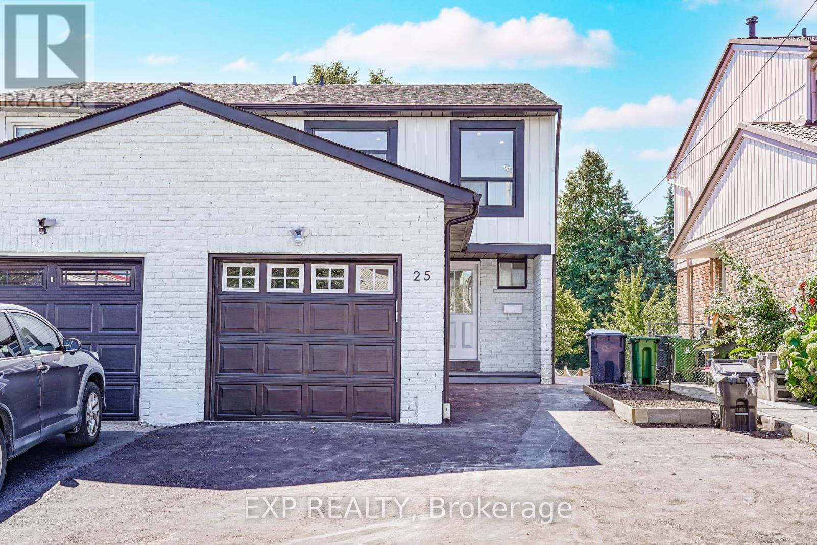 Photo 4 of 25 Nabob Crescent, Toronto ON