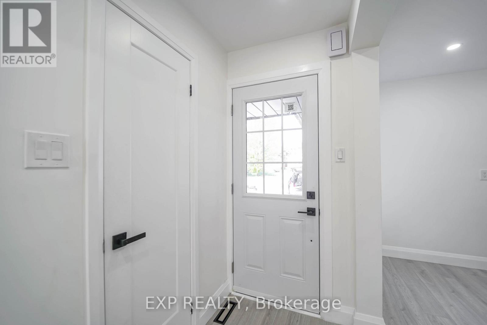 Photo 6 of 25 Nabob Crescent, Toronto ON