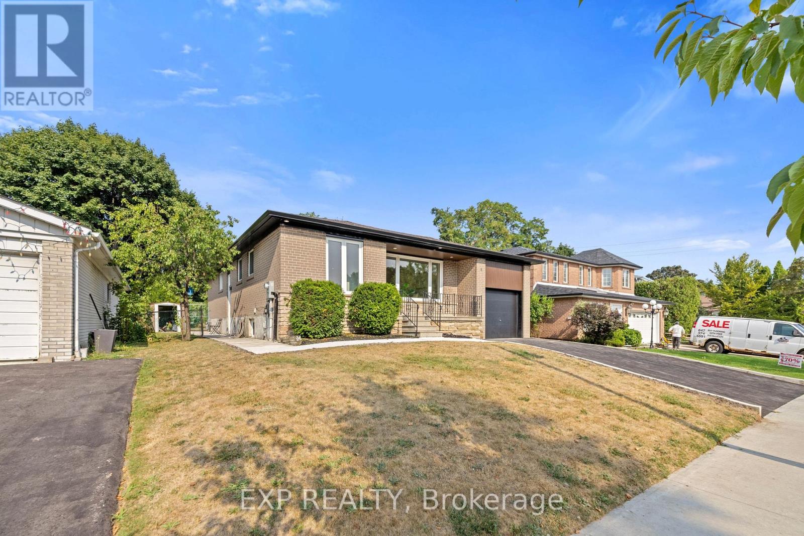 Photo 1 of 5 Midcroft Drive, Toronto ON