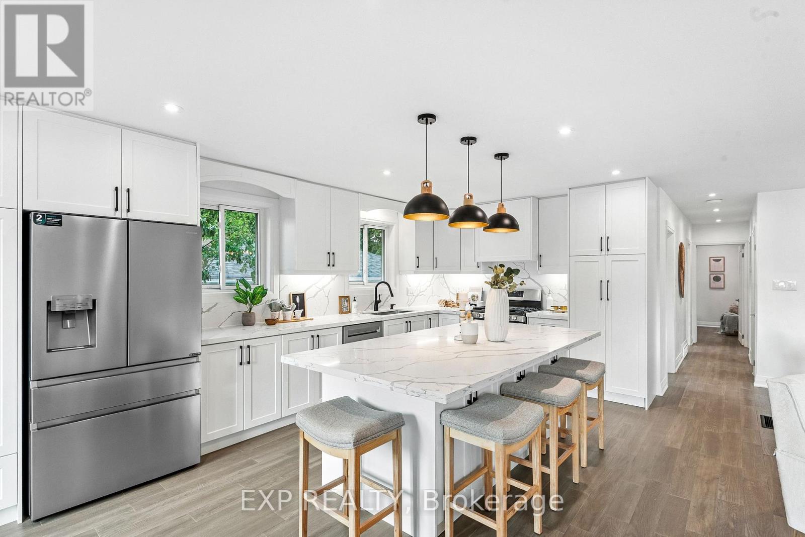 Photo 10 of 5 Midcroft Drive, Toronto ON