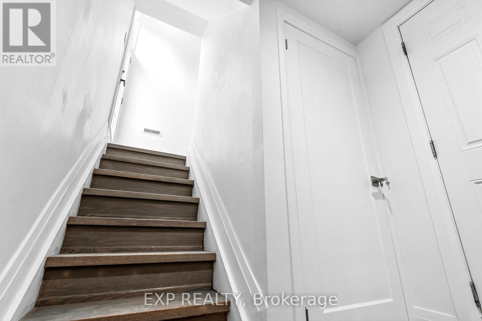 Photo 29 of 5 Midcroft Drive, Toronto ON