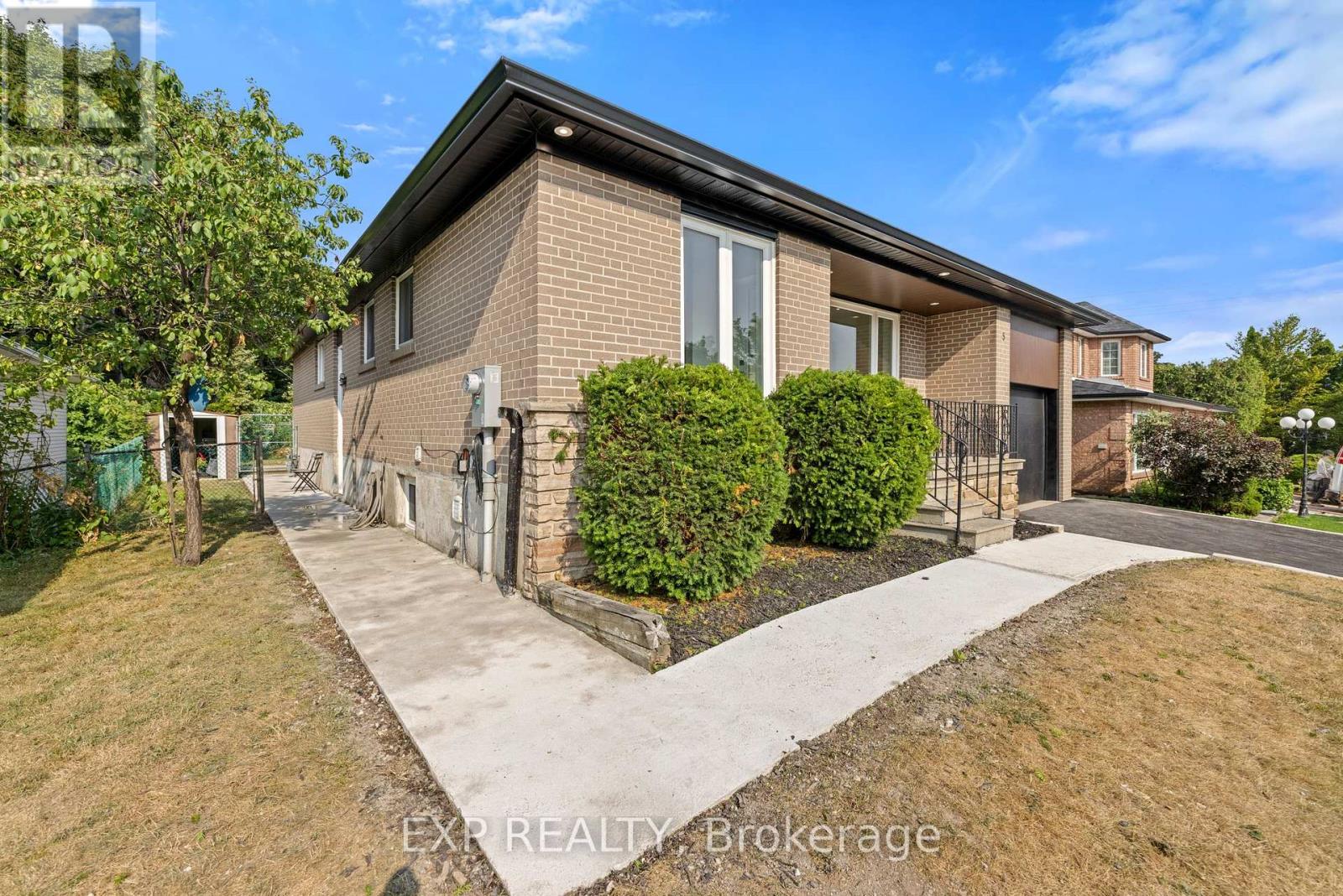 Photo 6 of 5 Midcroft Drive, Toronto ON