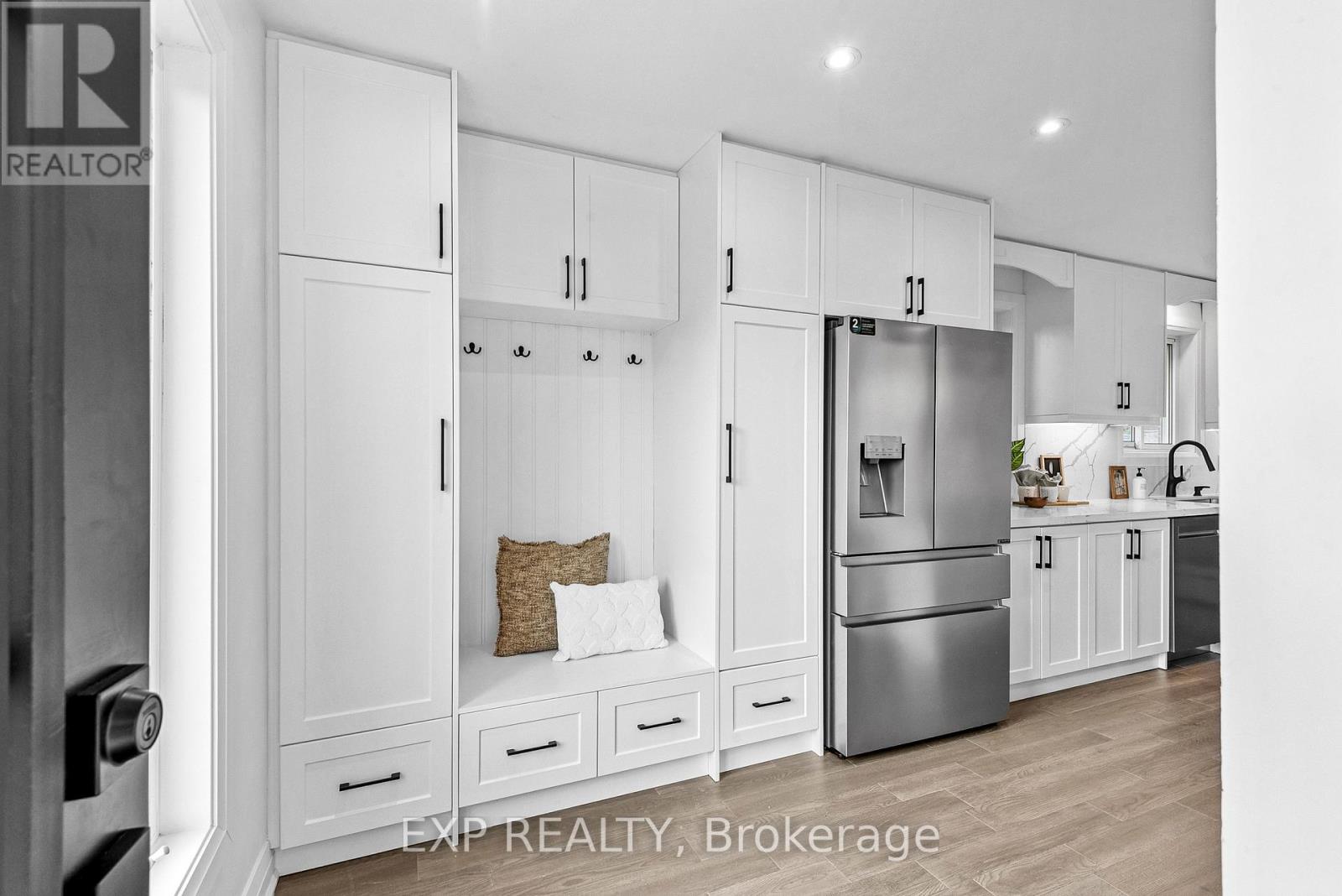Photo 9 of 5 Midcroft Drive, Toronto ON