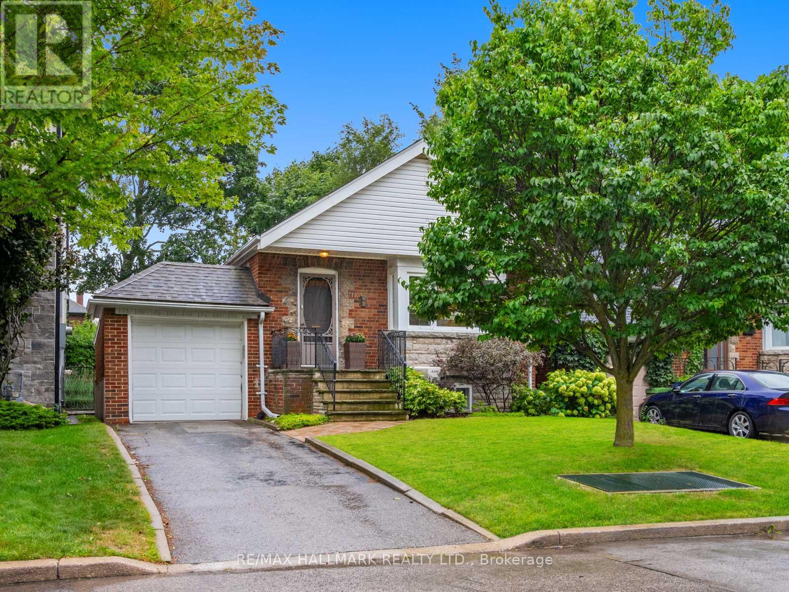 Photo 1 of 11 Briar Dale Boulevard, Toronto ON