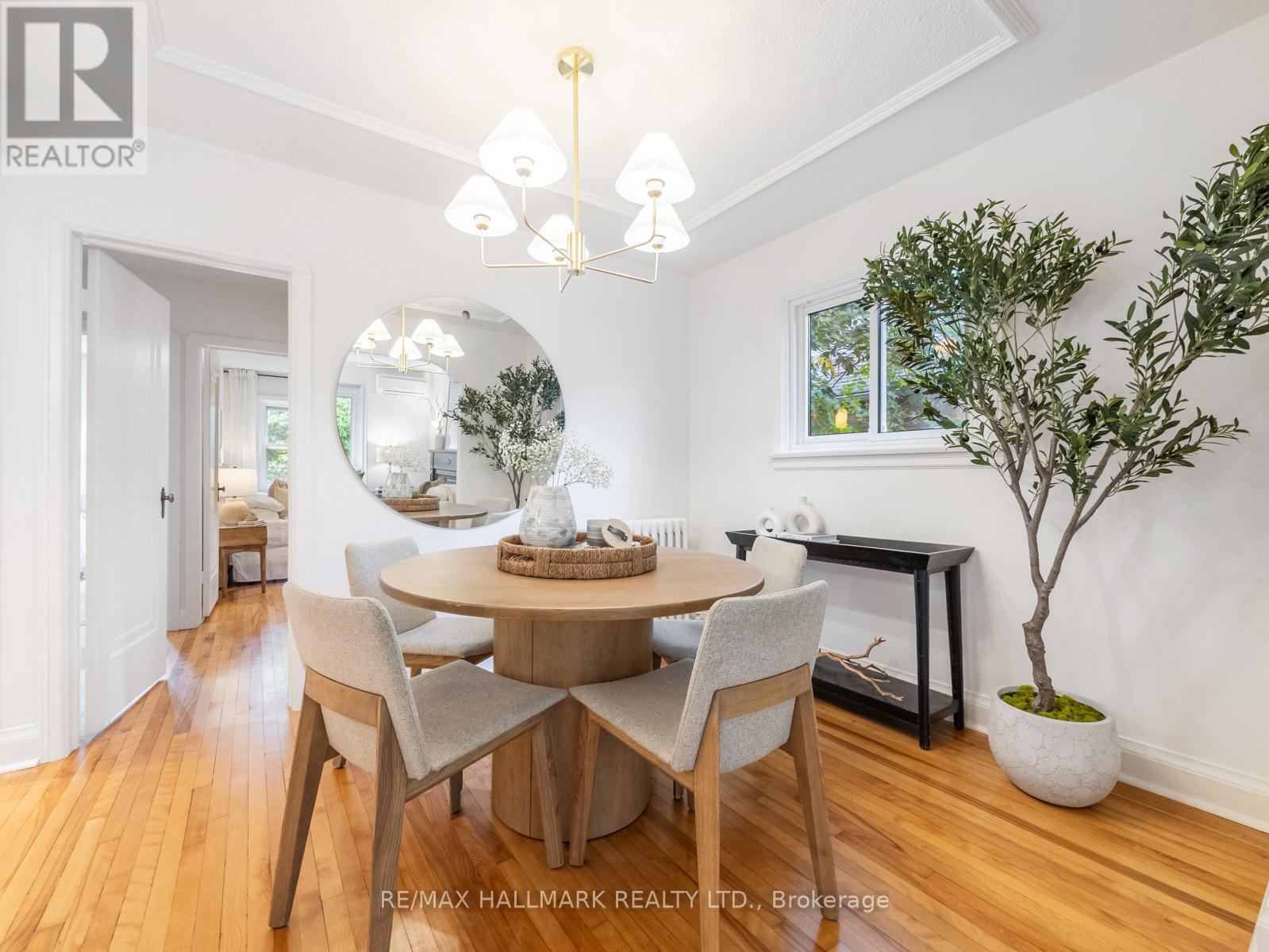 Photo 10 of 11 Briar Dale Boulevard, Toronto ON