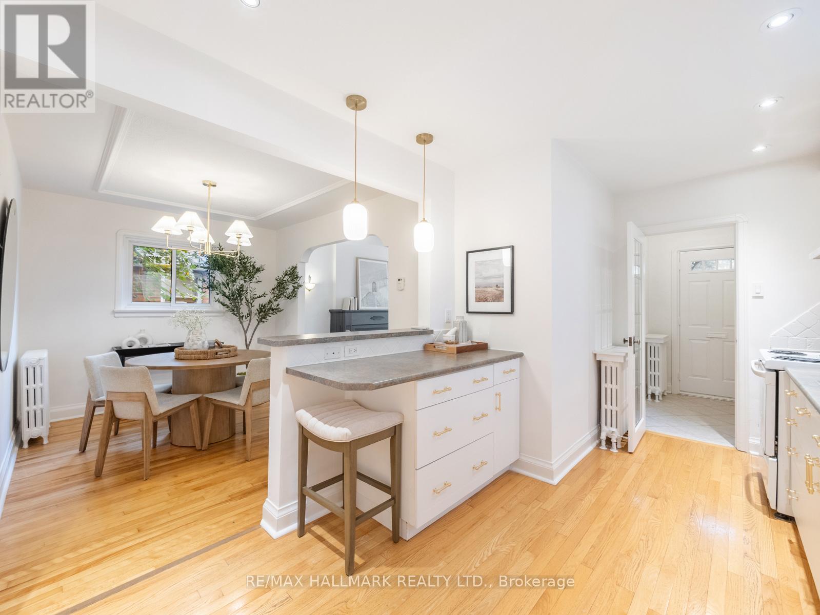 Photo 12 of 11 Briar Dale Boulevard, Toronto ON