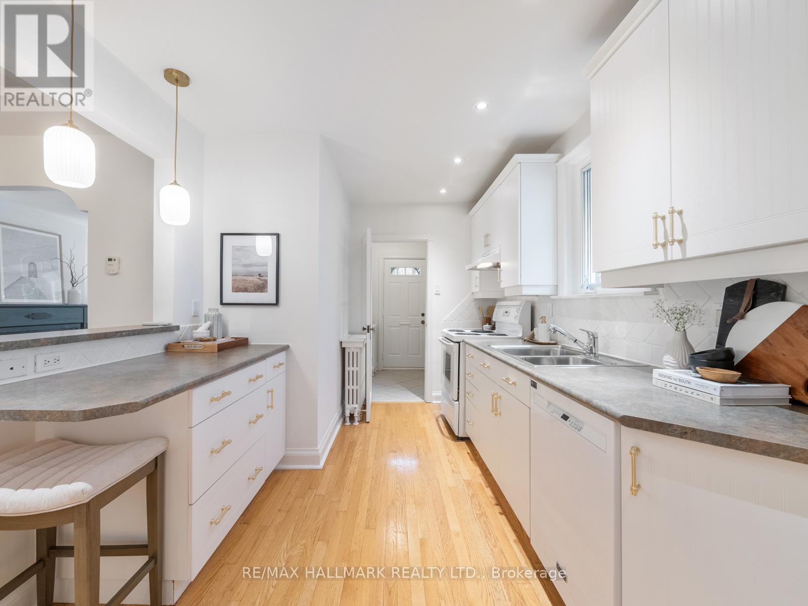 Photo 13 of 11 Briar Dale Boulevard, Toronto ON