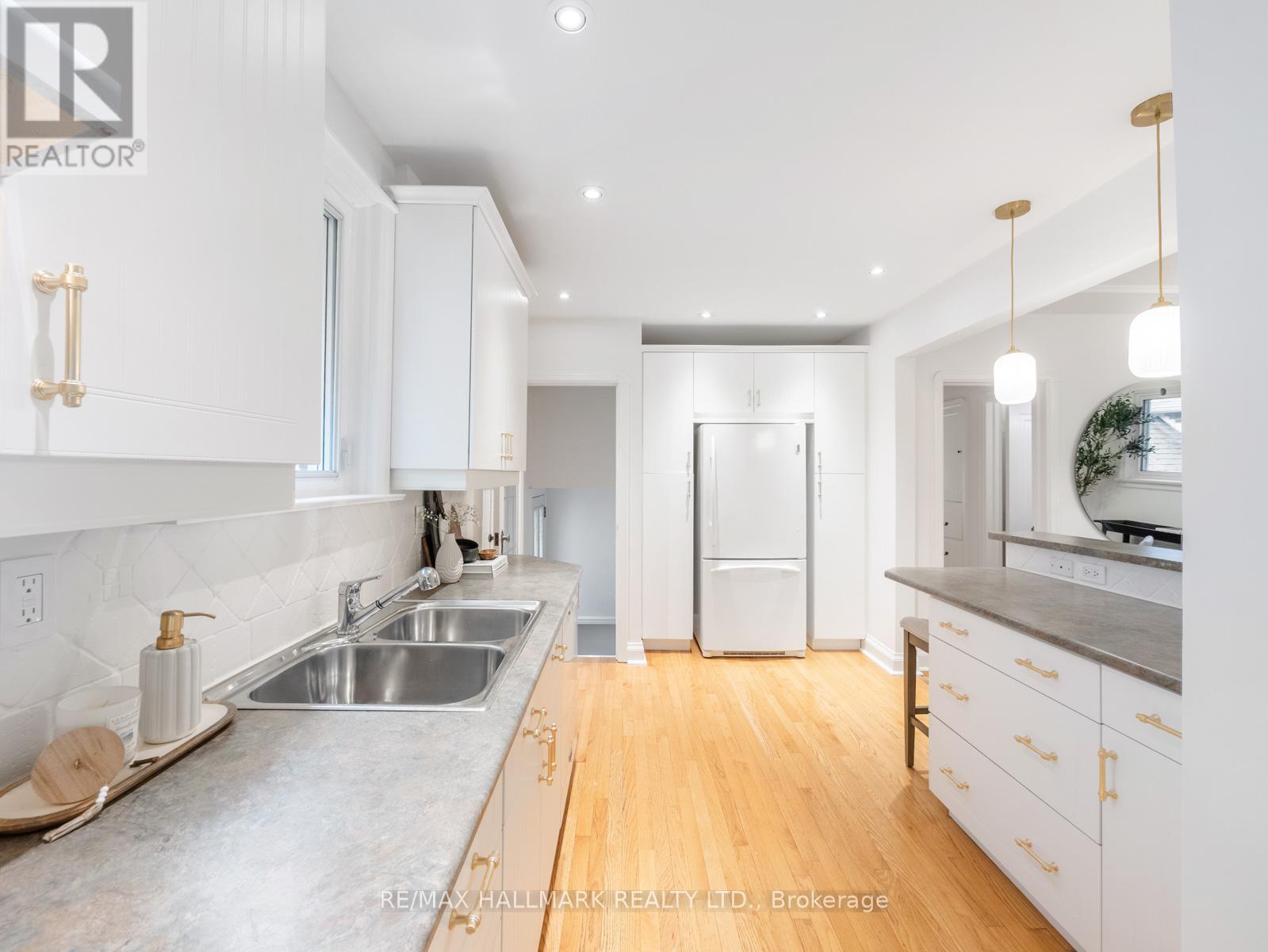 Photo 15 of 11 Briar Dale Boulevard, Toronto ON