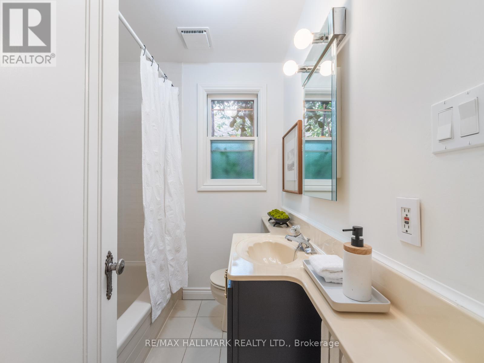Photo 20 of 11 Briar Dale Boulevard, Toronto ON