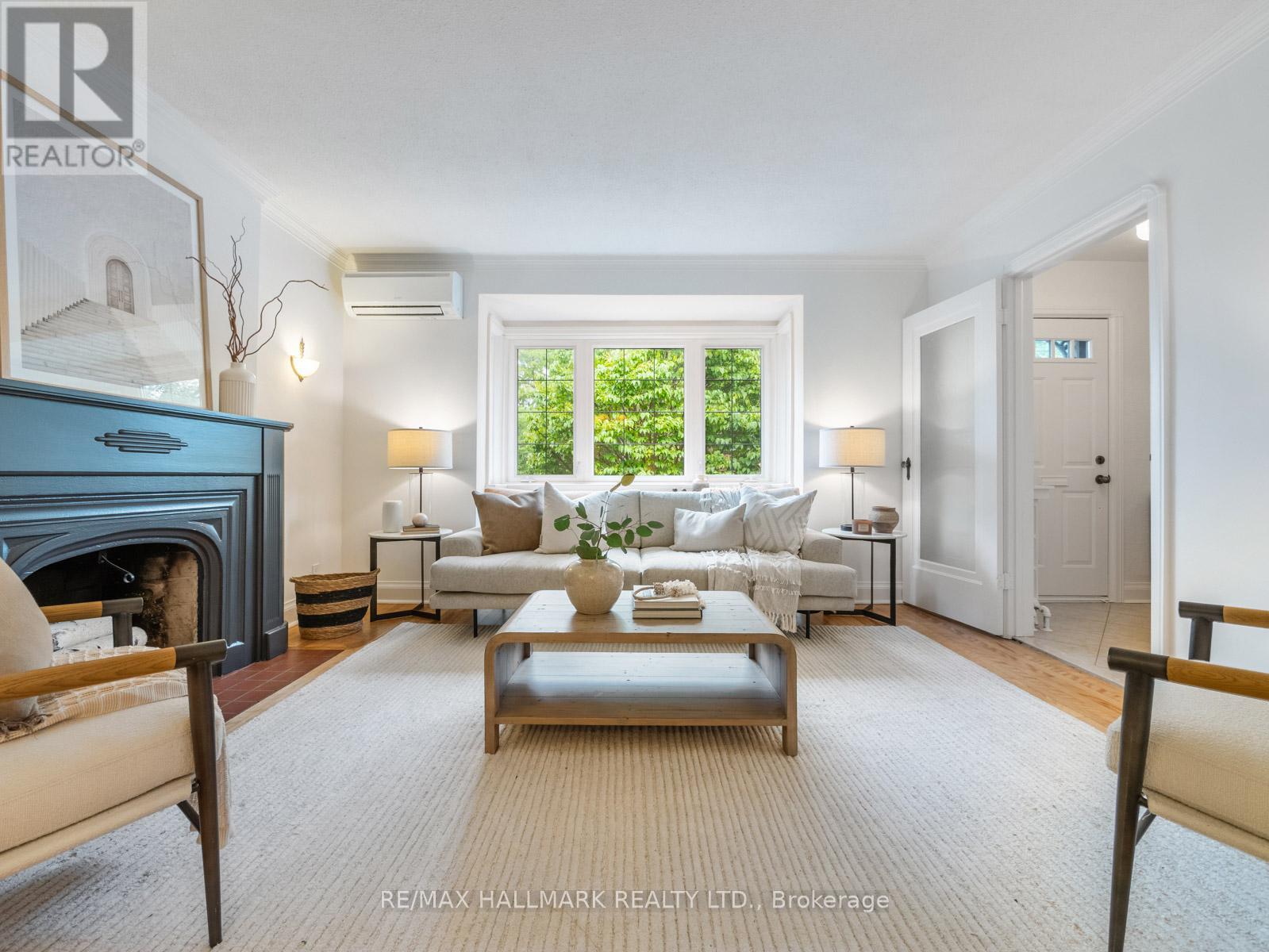 Photo 3 of 11 Briar Dale Boulevard, Toronto ON