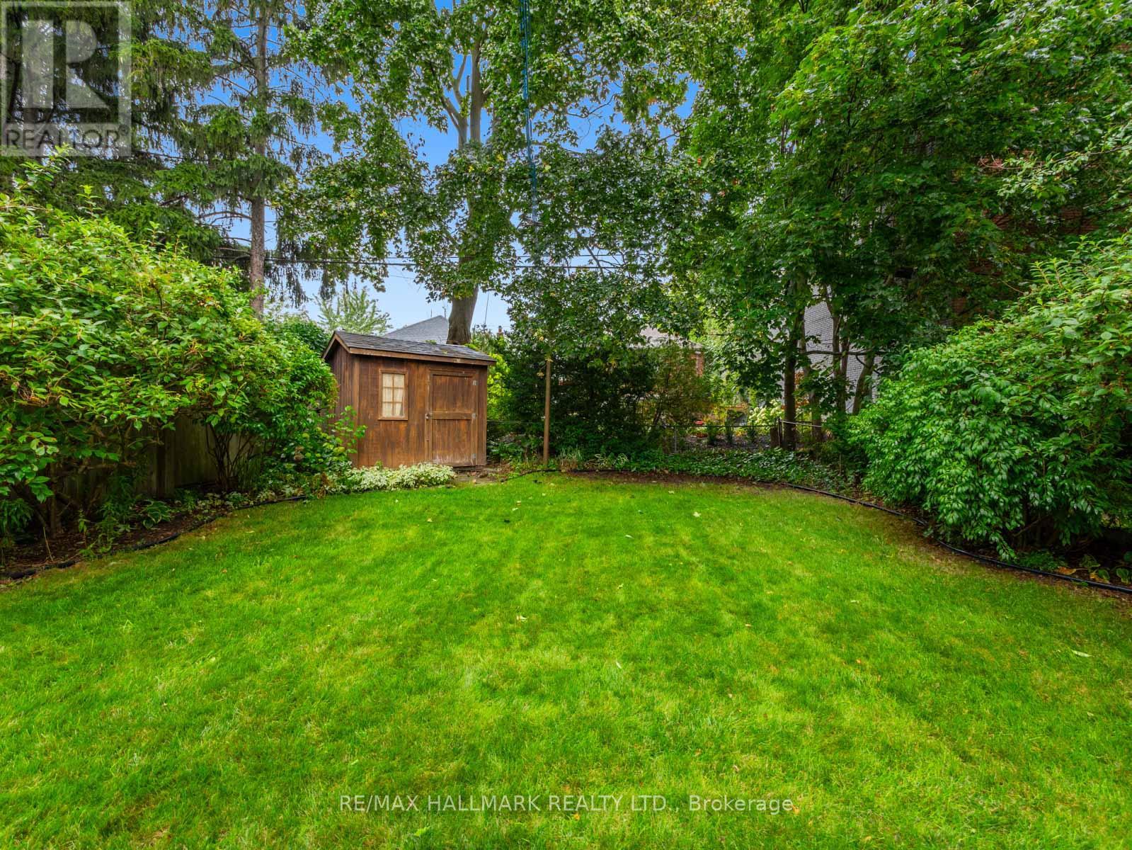 Photo 32 of 11 Briar Dale Boulevard, Toronto ON