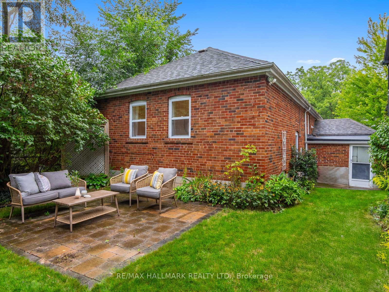 Photo 34 of 11 Briar Dale Boulevard, Toronto ON