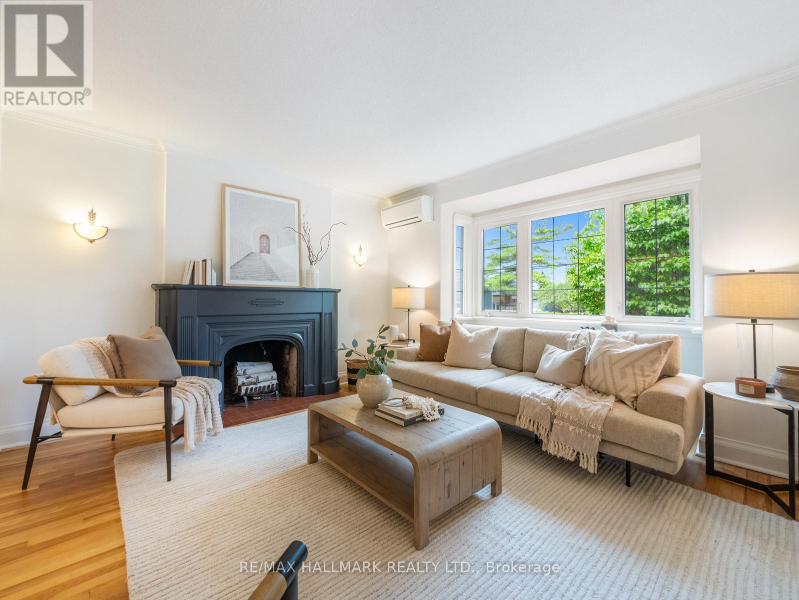 Photo 4 of 11 Briar Dale Boulevard, Toronto ON