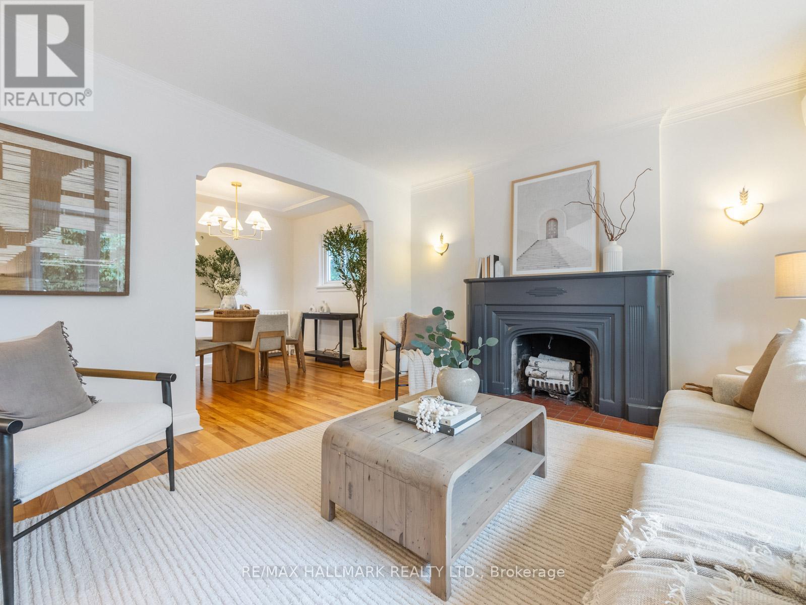Photo 5 of 11 Briar Dale Boulevard, Toronto ON